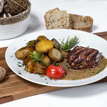 Logis Et Restaurant La Bastide Cabezac Отель Биз-Минервуа